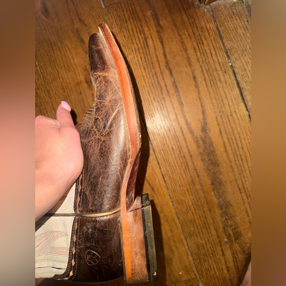 Ariat Two-Tone Western Boots in Brown and Cream - Picture 3 of 4